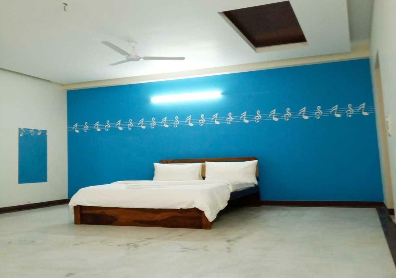 J P Residency Hotel Greater Noida Kültér fotó